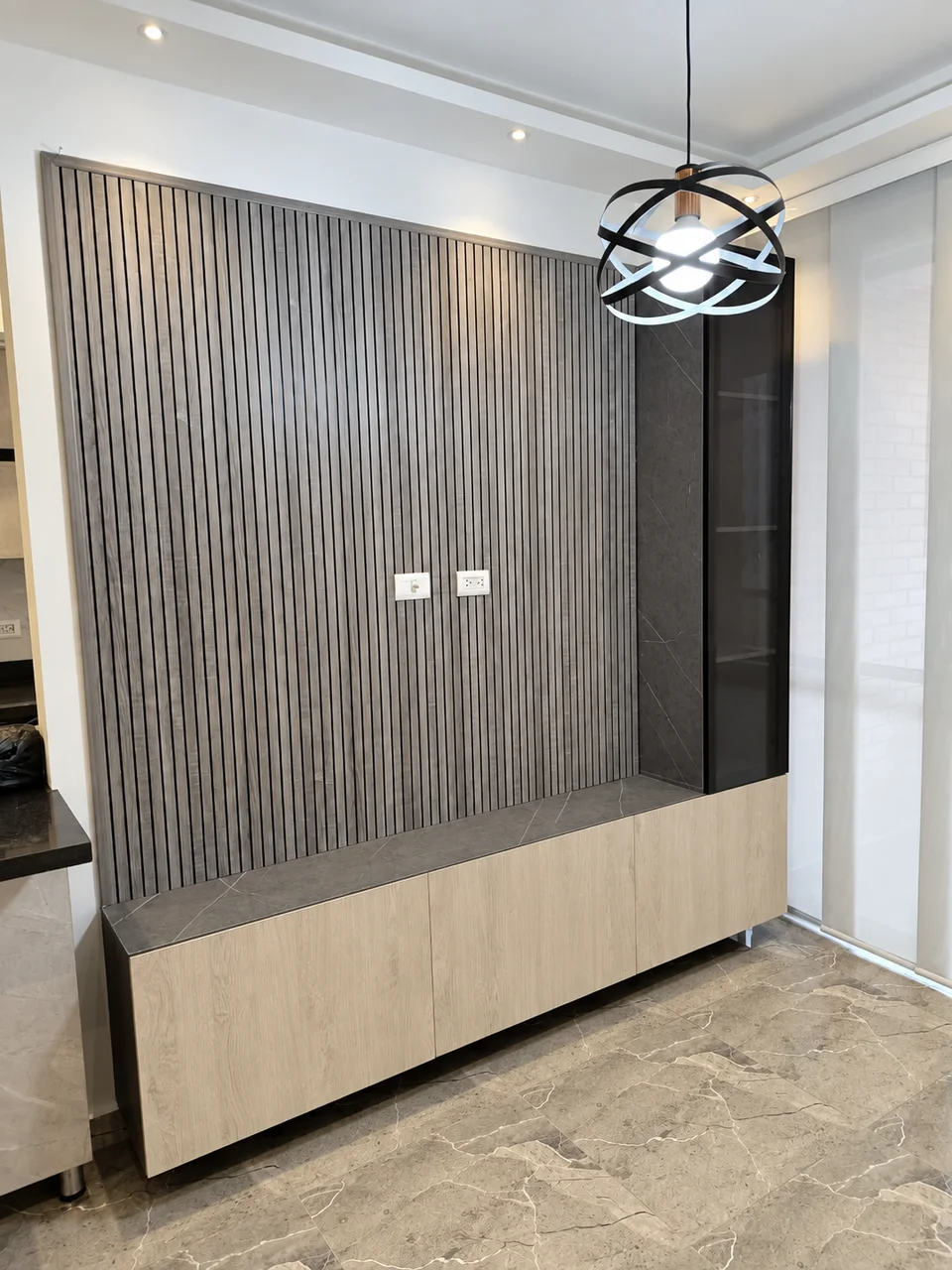 Mueble de entretenimiento en tonos grafito · Fotografía retocada del trabajo de Polo